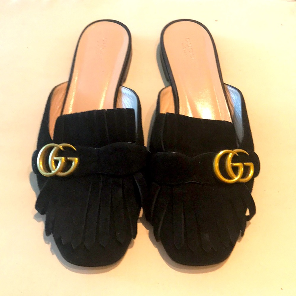 Gucci women’s suede mules flat sandals fold over fringes color black